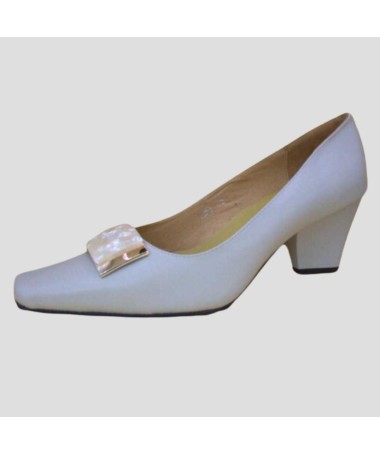 Chaussure noire à talon avec boucle dorée - Élégance et confort